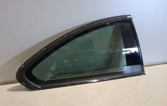 BMW 1 F20 F21 Rear side window 7267910
