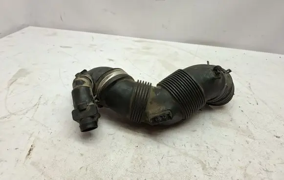 Audi A3 S3 8P Turbo air intake inlet pipe/hose 5Q0129635