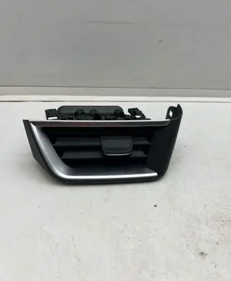 Renault Clio V Dashboard side air vent grill/cover trim 687609862R 1051400003