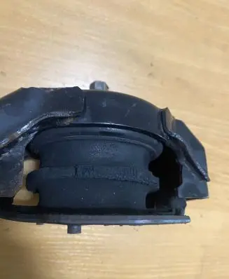 Mitsubishi Pajero Engine mount bracket 1093A105