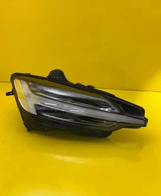 Volvo S90, V90 Headlight/headlamp 32404682