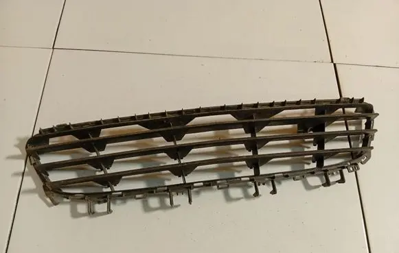 Opel Astra H Front bumper lower grill 375768702