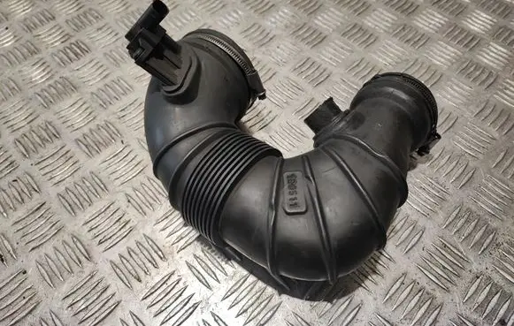 Mercedes-Benz C W205 Turbo air intake inlet pipe/hose A6510900337
