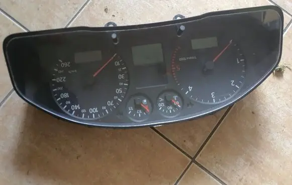 Audi A6 S6 C5 4B Speedometer (instrument cluster) 8D0920900R 00103020258