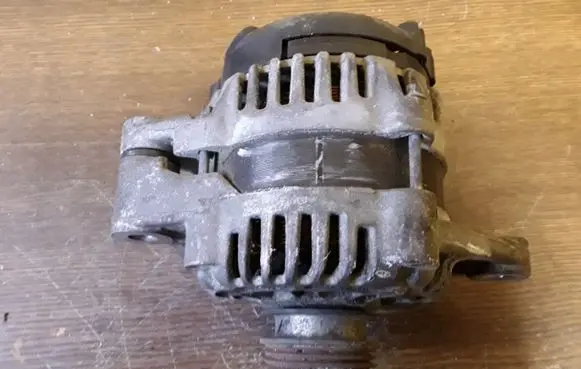 Opel Insignia A Generator/alternator 13579668