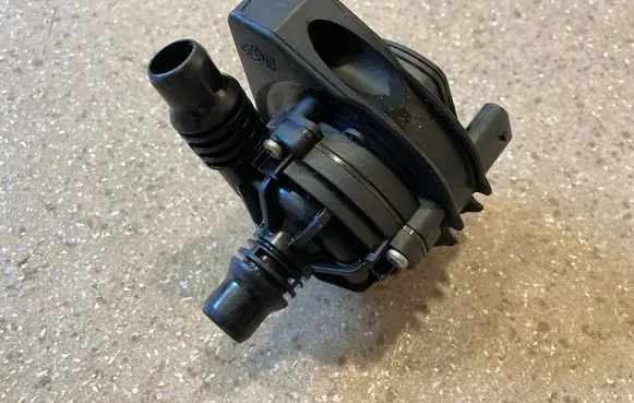 BMW 1 F40 Electric auxiliary coolant/water pump 9470972