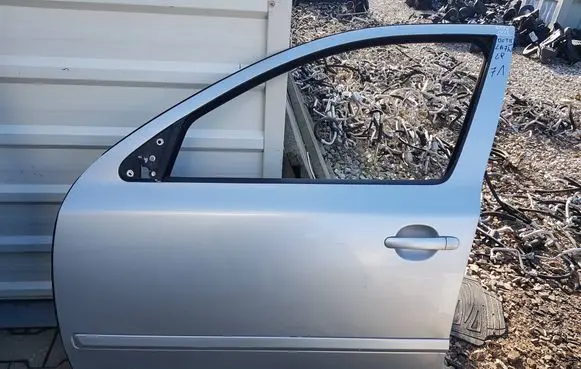 Skoda Octavia Mk2 (1Z) Front door 