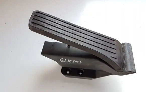 Mercedes-Benz GLK (X204) Accelerator throttle pedal A2043001304