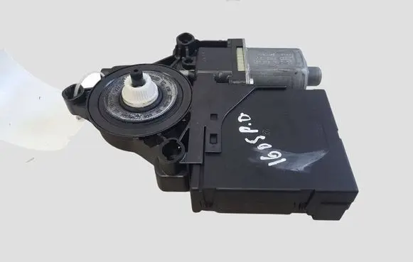 Volkswagen PASSAT B7 Front door window regulator motor 3C0959792C 918434110 0130822451