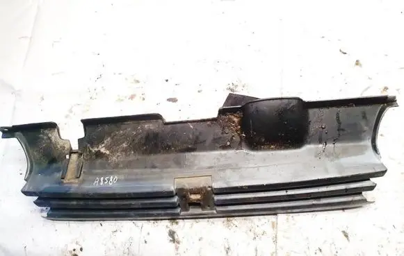 Peugeot 405 Front grill 9602133680