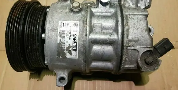 Audi Q3 8U Air conditioning (A/C) compressor (pump) 1K0820808G