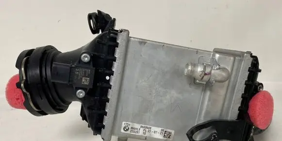 BMW X5 G05 Intercooler radiator 8660688 13718432004 8644433