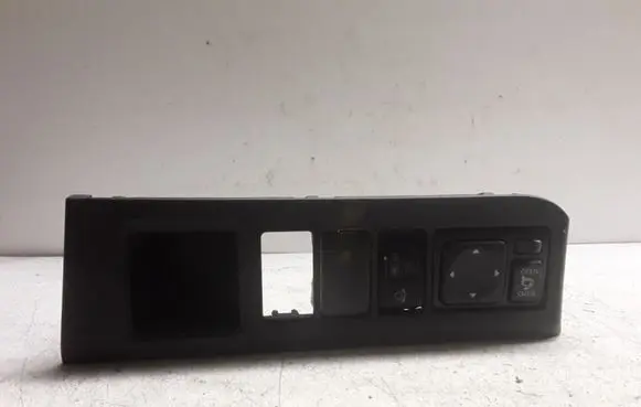 Nissan Note (E11) Wing mirror switch 684859U000