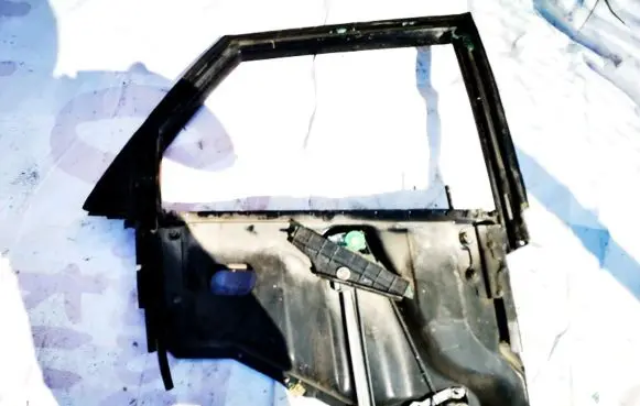 Audi 80 90 B3 Rear door window/glass frame 