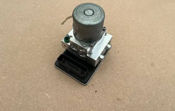 Mercedes-Benz E W213 ABS Pump A2134313901