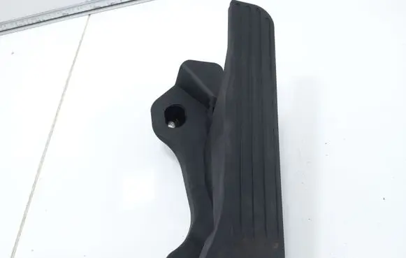 Volkswagen Tiguan Accelerator throttle pedal 65101011