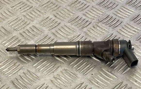 BMW X3 E83 Fuel injector 0445110216