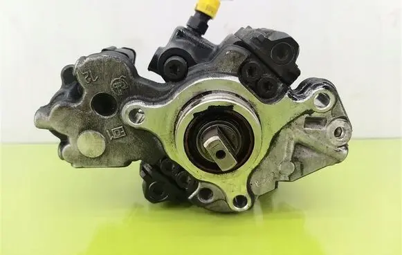 Citroen DS5 Fuel injection high pressure pump 