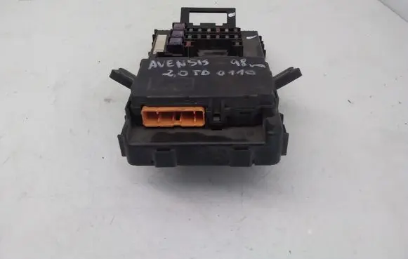 Toyota Avensis T220 Fuse module 