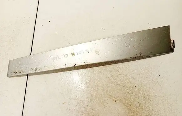 Skoda Superb B5 (3U) Front door glass trim molding 3b0837902