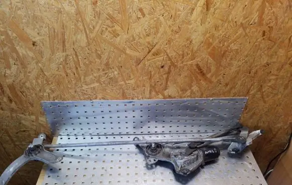 Mitsubishi Grandis Front wiper linkage and motor