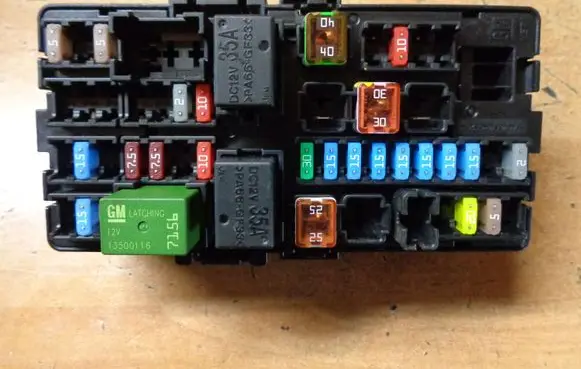 Opel Karl Fuse module JB5203245 151202