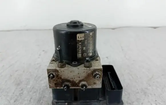Volkswagen Golf V ABS Pump