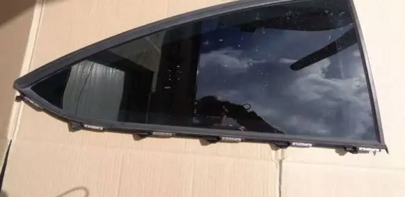 Mercedes-Benz C W204 Front triangle window/glass MCD5969