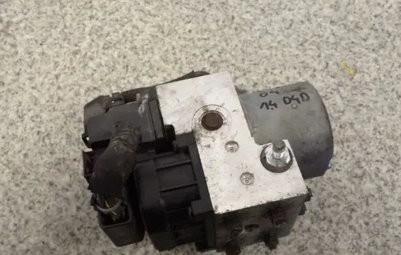 Toyota Corolla E120 E130 ABS control unit/module 89541-02030