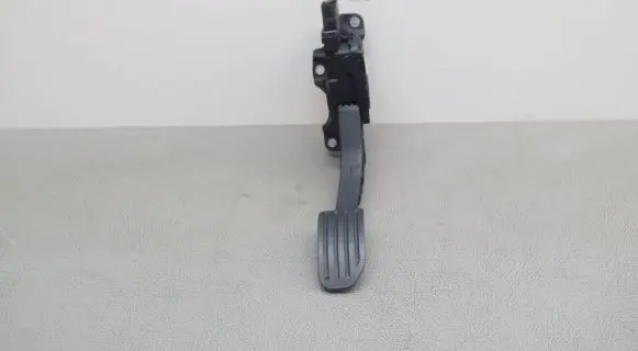 Volvo V60 Accelerator throttle pedal 31329058