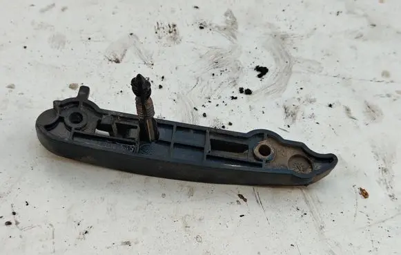 Land Rover Evoque I Front bumper mounting bracket 