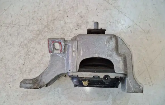 Mini One - Cooper Coupe R56 Engine mounting bracket 677980501