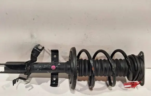 Renault Clio IV Front shock absorber/damper