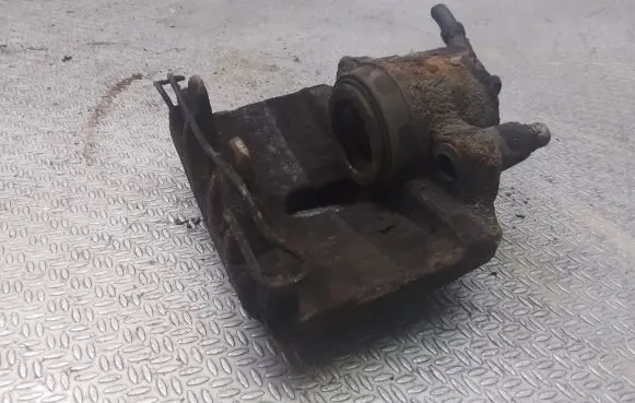 Volkswagen PASSAT B6 Front brake caliper