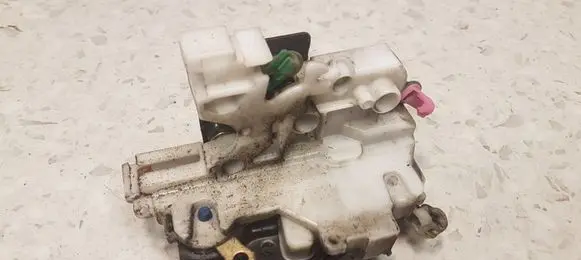 Nissan Navara D22 Rear door lock