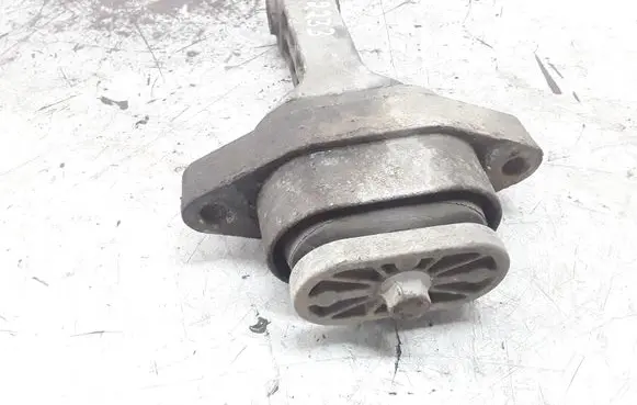 Chevrolet Kalos Engine mount bracket