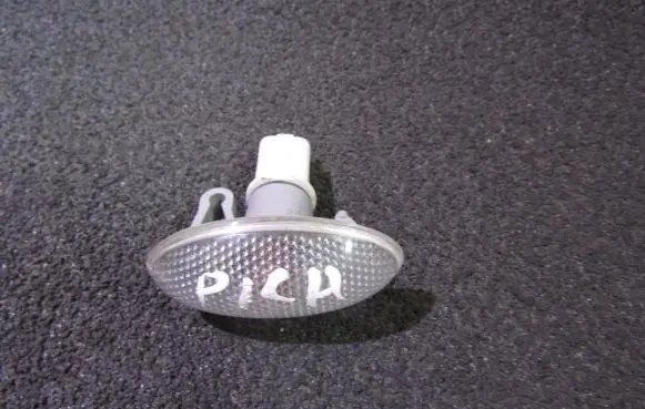 Citroen Xsara Picasso Front fender indicator light