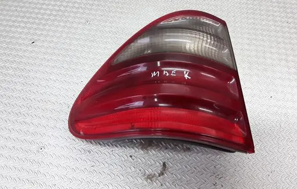Mercedes-Benz E W210 Rear/tail lights A2109205364