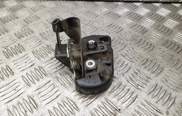 Volkswagen Caddy Sliding door lock 2K0843603