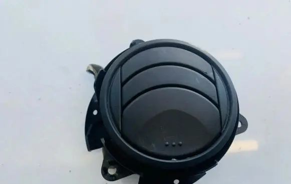 Mazda CX-7 Dash center air vent grill
