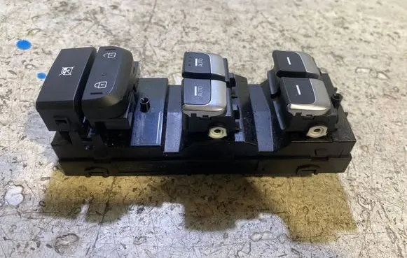 KIA Sportage Electric window control switch 20081010000083 93570F1570 080136