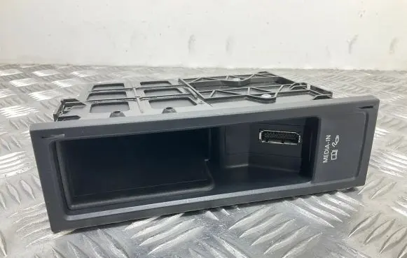 Volkswagen Touran II Head unit multimedia control 5N0035341D 5N0035342C