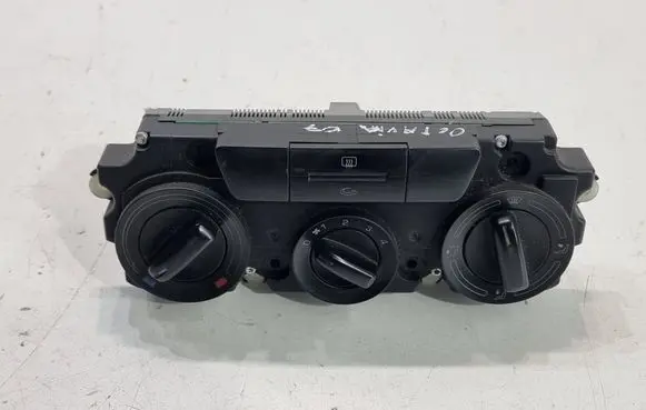 Skoda Octavia Mk2 (1Z) Climate control unit 1Z0819047