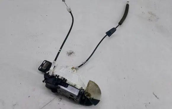 Peugeot 5008 Front door lock PSA825158
