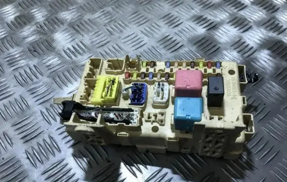 Toyota Avensis T250 Fuse box set 8264105030a 82641-05030-a