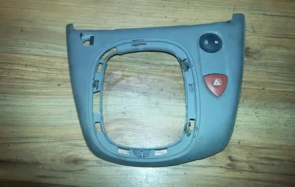 Renault Megane II Hazard light switch 8200407416