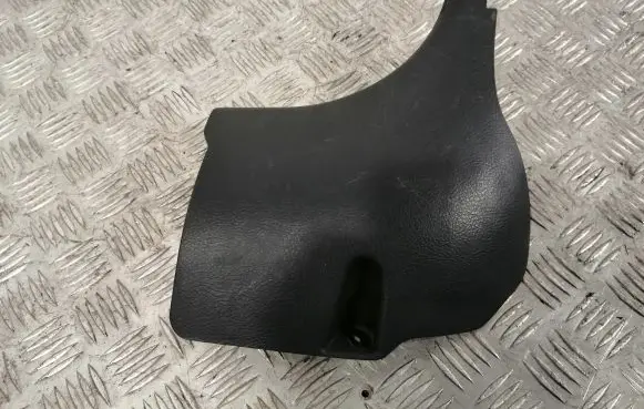 Toyota Corolla Verso AR10 Foot area side trim 621110F010B0