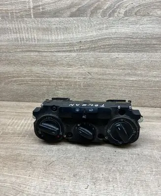 Volkswagen Touran I Climate control unit 743138