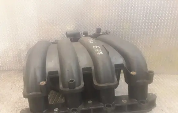 BMW 1 E81 E87 Intake manifold 7518751