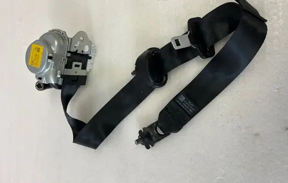 Ford Fiesta Front seatbelt 34245718B 17611B68 34240067